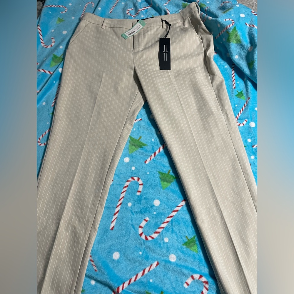 Liverpool Women's Light Tan Striped Capris